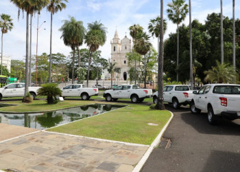 Governador entrega nove veículos para reforçar a saúde no Piauí